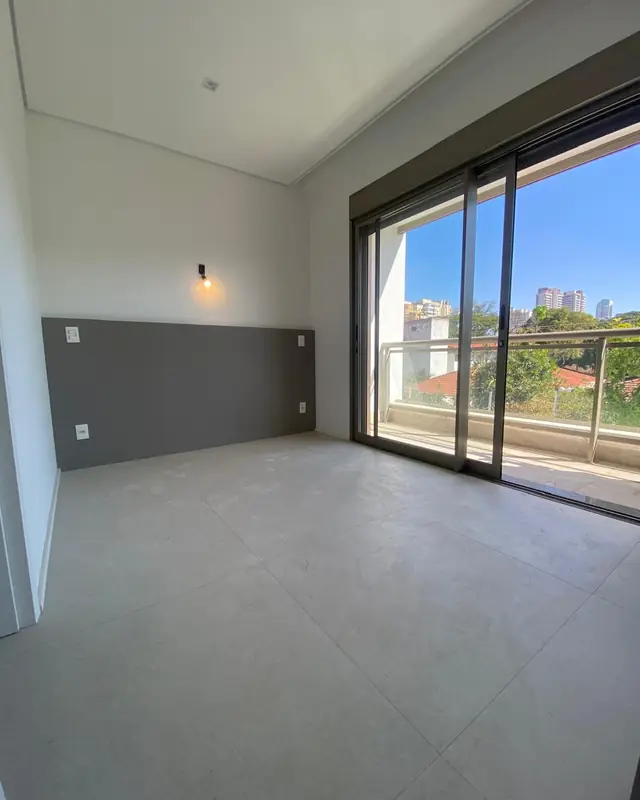Suíte com varanda e vista para o bairro